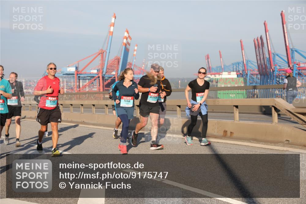 03.10.2025 - Köhlbrandbrückenlauf Yannick Fuchs http://msf.ph/oto/9175747 03.10.2025 08:45:38 Position 2 3201, 1327, 1419 meine-sportfotos.de