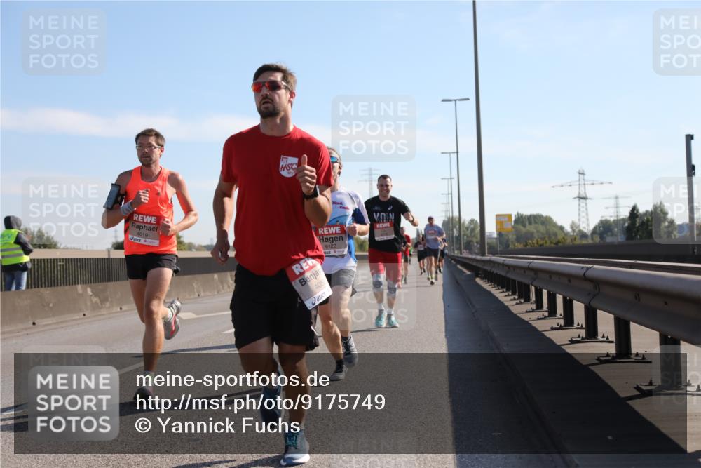 03.10.2025 - Köhlbrandbrückenlauf Yannick Fuchs http://msf.ph/oto/9175749 03.10.2025 11:12:49 Position 3 4019, 1879, 4088, 6122 meine-sportfotos.de