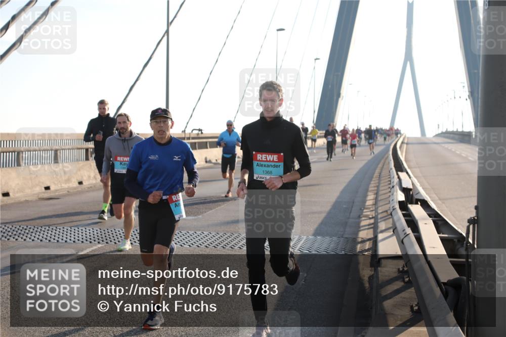 03.10.2025 - Köhlbrandbrückenlauf Yannick Fuchs http://msf.ph/oto/9175783 03.10.2025 08:24:54 Position 1 1368 meine-sportfotos.de