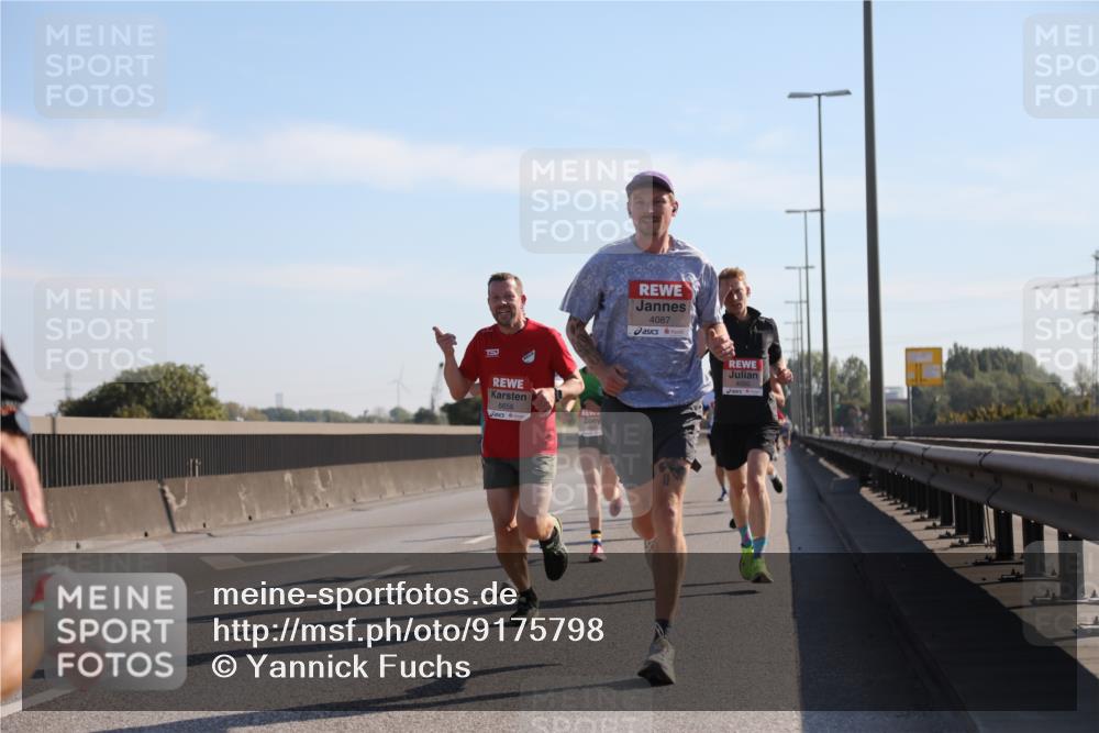 03.10.2025 - Köhlbrandbrückenlauf Yannick Fuchs http://msf.ph/oto/9175798 03.10.2025 11:12:53 Position 3 6656, 4087 meine-sportfotos.de