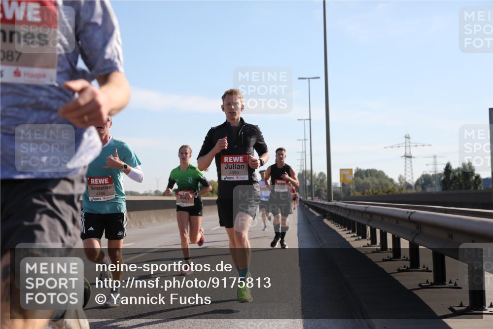 03.10.2025 - Köhlbrandbrückenlauf Yannick Fuchs http://msf.ph/oto/9175813 03.10.2025 11:12:55 Position 3 087, 4155, 4050 meine-sportfotos.de