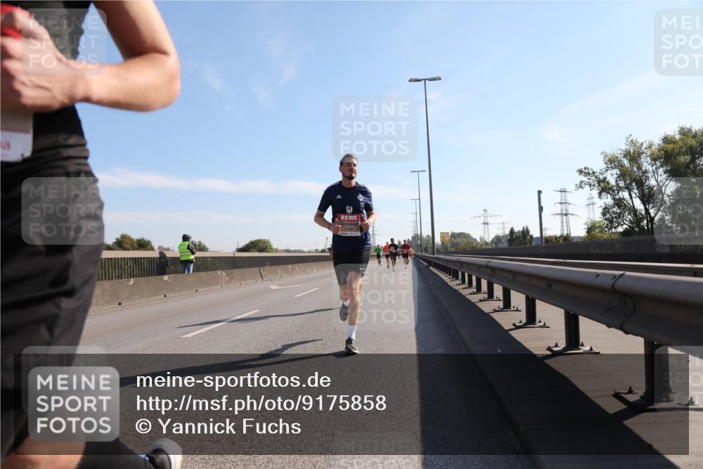 03.10.2025 - Köhlbrandbrückenlauf Yannick Fuchs http://msf.ph/oto/9175858 03.10.2025 11:12:58 Position 3 4104 meine-sportfotos.de