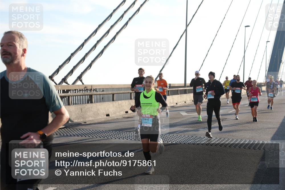 03.10.2025 - Köhlbrandbrückenlauf Yannick Fuchs http://msf.ph/oto/9175861 03.10.2025 08:25:01 Position 1 1056, 3454 meine-sportfotos.de
