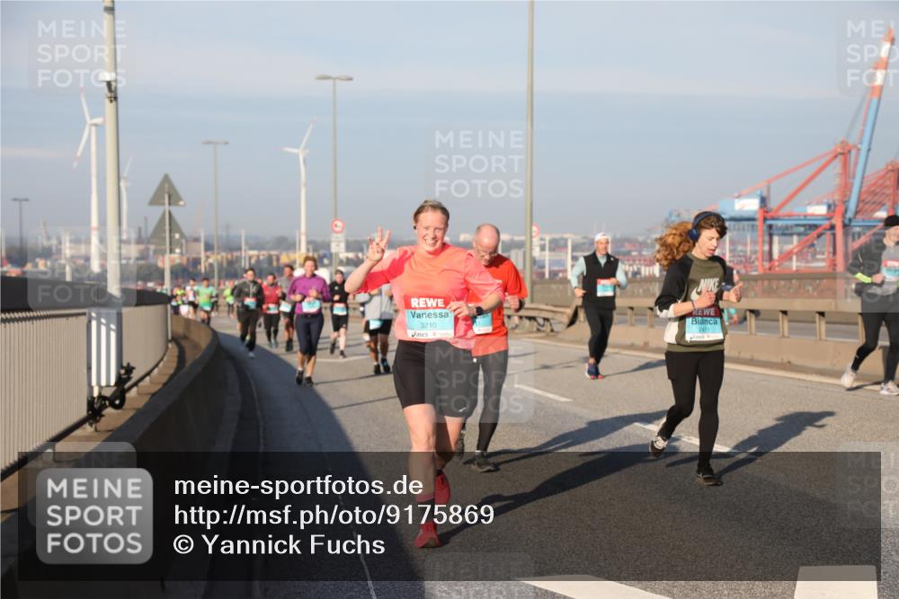 03.10.2025 - Köhlbrandbrückenlauf Yannick Fuchs http://msf.ph/oto/9175869 03.10.2025 08:45:48 Position 2 3210, 2471 meine-sportfotos.de