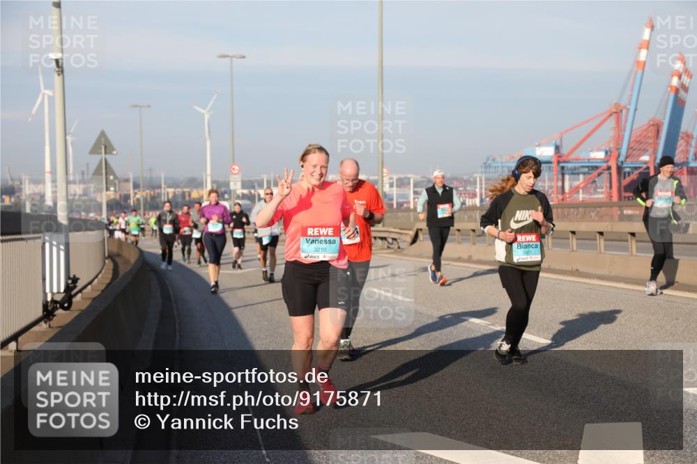 03.10.2025 - Köhlbrandbrückenlauf Yannick Fuchs http://msf.ph/oto/9175871 03.10.2025 08:45:48 Position 2 3210, 2471 meine-sportfotos.de