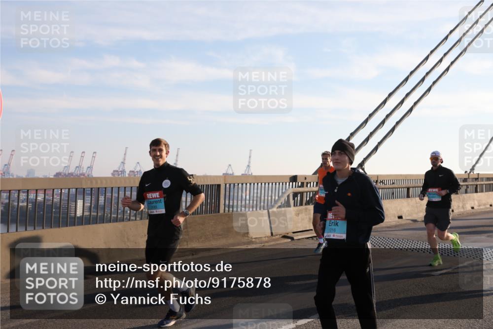 03.10.2025 - Köhlbrandbrückenlauf Yannick Fuchs http://msf.ph/oto/9175878 03.10.2025 08:25:03 Position 1 3183, 1216 meine-sportfotos.de