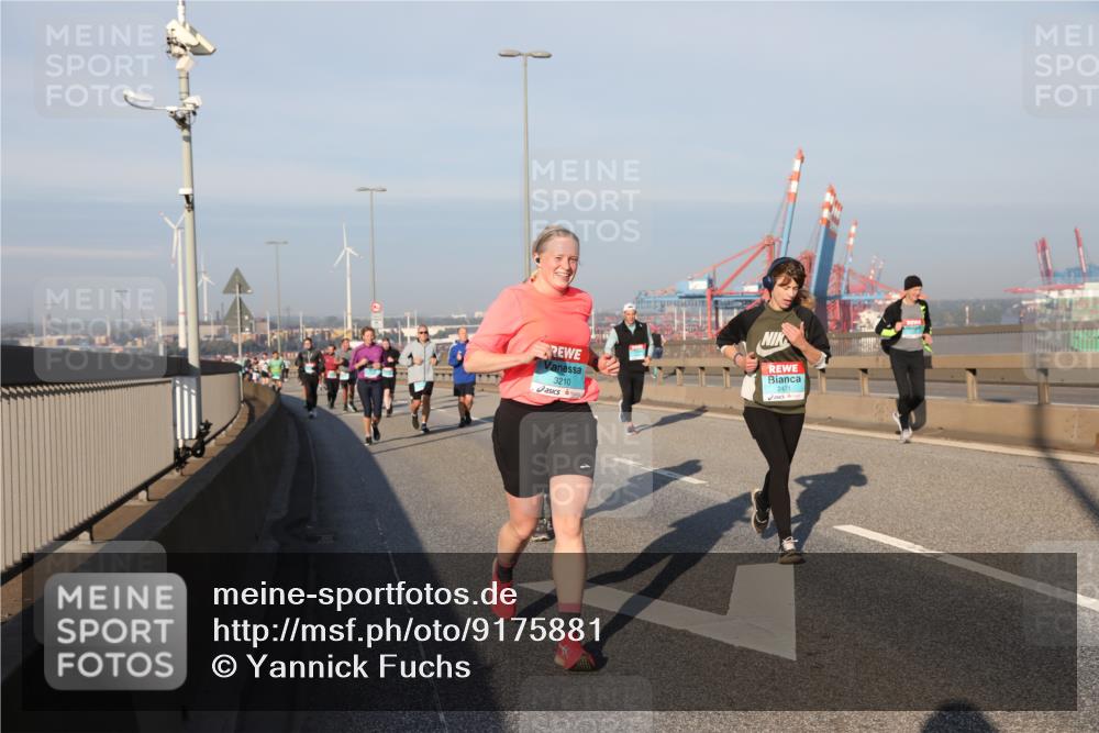 03.10.2025 - Köhlbrandbrückenlauf Yannick Fuchs http://msf.ph/oto/9175881 03.10.2025 08:45:49 Position 2 3210, 2471 meine-sportfotos.de