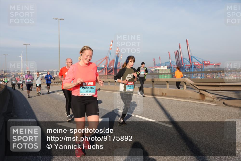 03.10.2025 - Köhlbrandbrückenlauf Yannick Fuchs http://msf.ph/oto/9175892 03.10.2025 08:45:49 Position 2 3210, 2471 meine-sportfotos.de