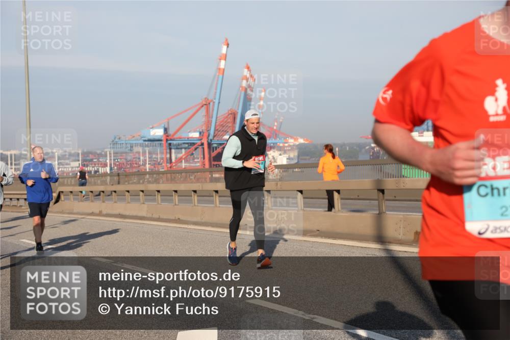 03.10.2025 - Köhlbrandbrückenlauf Yannick Fuchs http://msf.ph/oto/9175915 03.10.2025 08:45:51 Position 2 2 meine-sportfotos.de
