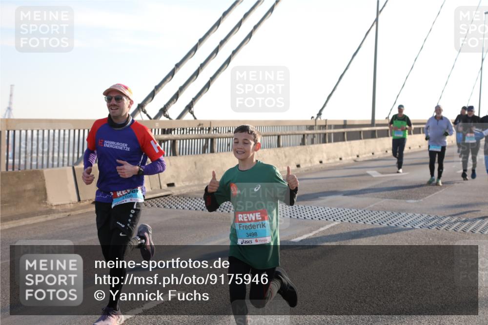 03.10.2025 - Köhlbrandbrückenlauf Yannick Fuchs http://msf.ph/oto/9175946 03.10.2025 08:25:14 Position 1 1106, 3498 meine-sportfotos.de