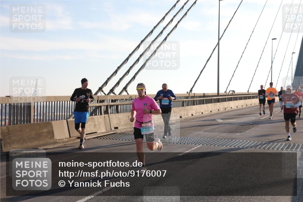 03.10.2025 - Köhlbrandbrückenlauf Yannick Fuchs http://msf.ph/oto/9176007 03.10.2025 08:25:20 Position 1 1826 meine-sportfotos.de
