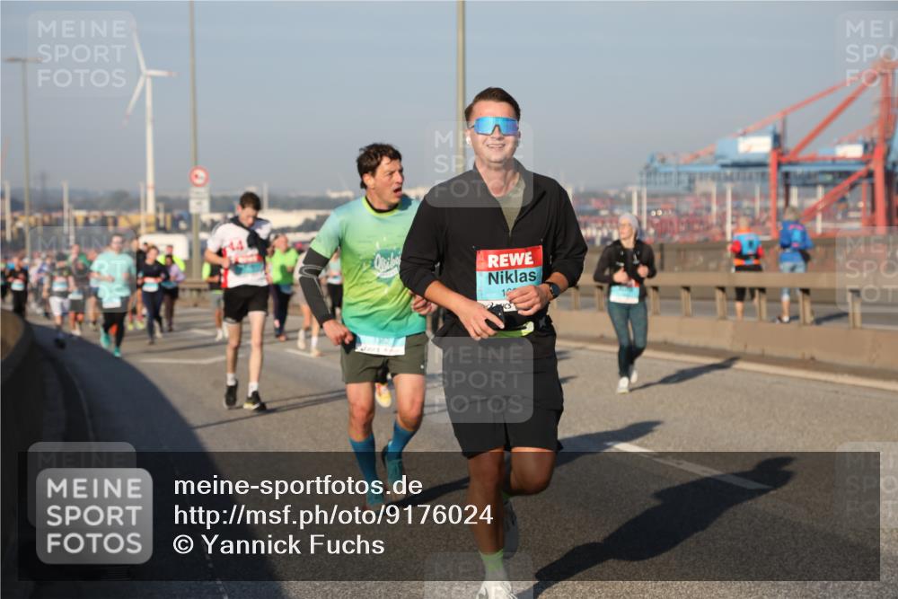 03.10.2025 - Köhlbrandbrückenlauf Yannick Fuchs http://msf.ph/oto/9176024 03.10.2025 08:46:03 Position 2 10 meine-sportfotos.de