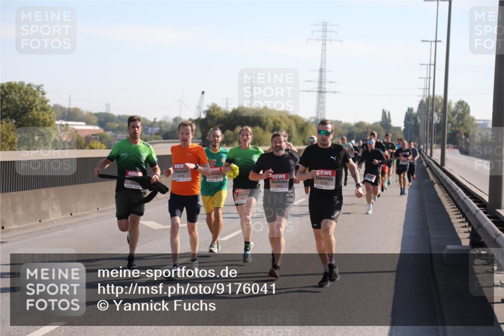 03.10.2025 - Köhlbrandbrückenlauf Yannick Fuchs http://msf.ph/oto/9176041 03.10.2025 11:13:27 Position 3 4078, 4042, 4079 meine-sportfotos.de