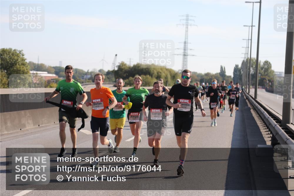 03.10.2025 - Köhlbrandbrückenlauf Yannick Fuchs http://msf.ph/oto/9176044 03.10.2025 11:13:27 Position 3 4078, 4042, 4079 meine-sportfotos.de