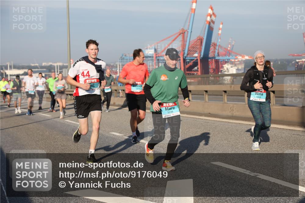 03.10.2025 - Köhlbrandbrückenlauf Yannick Fuchs http://msf.ph/oto/9176049 03.10.2025 08:46:06 Position 2 44, 1973, 3238, 1844 meine-sportfotos.de