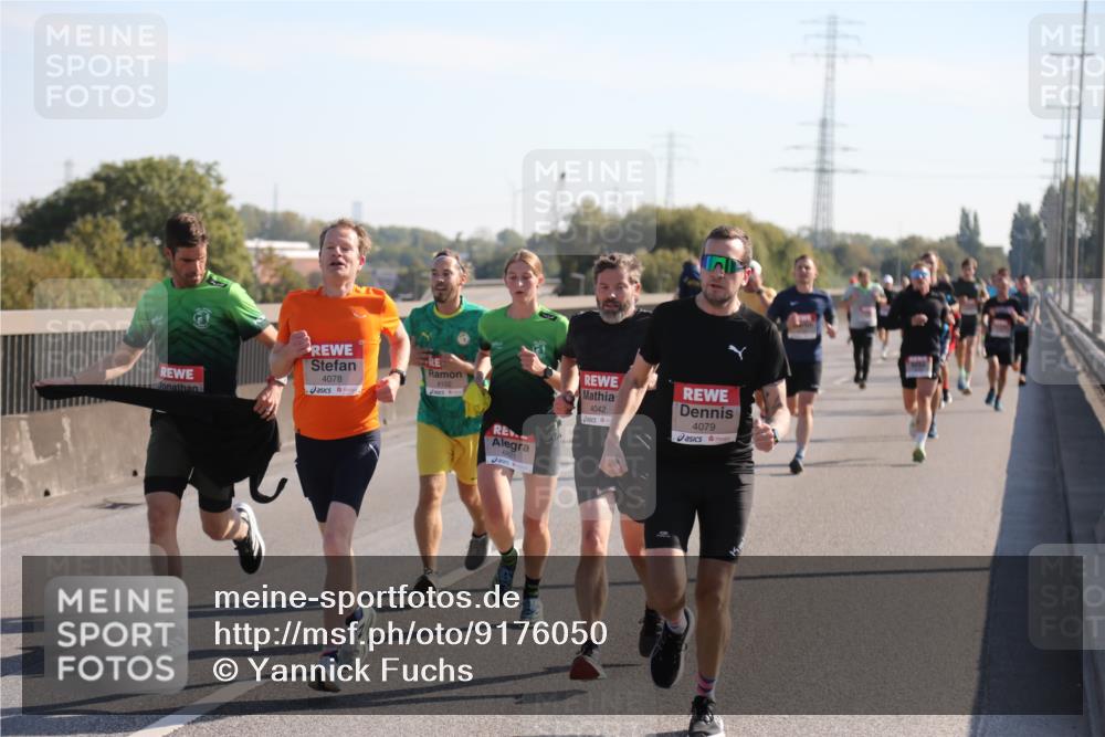 03.10.2025 - Köhlbrandbrückenlauf Yannick Fuchs http://msf.ph/oto/9176050 03.10.2025 11:13:28 Position 3 4078, 4102, 4042, 4079 meine-sportfotos.de