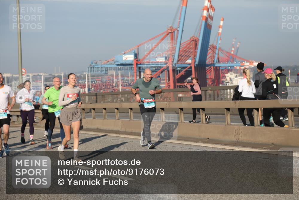 03.10.2025 - Köhlbrandbrückenlauf Yannick Fuchs http://msf.ph/oto/9176073 03.10.2025 08:46:09 Position 2  meine-sportfotos.de