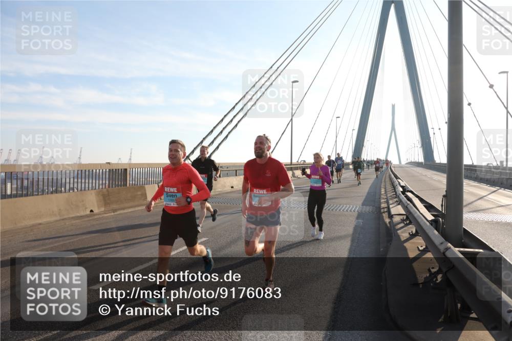 03.10.2025 - Köhlbrandbrückenlauf Yannick Fuchs http://msf.ph/oto/9176083 03.10.2025 08:25:25 Position 1 1165 meine-sportfotos.de