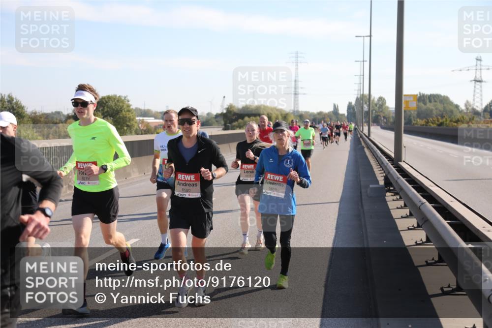 03.10.2025 - Köhlbrandbrückenlauf Yannick Fuchs http://msf.ph/oto/9176120 03.10.2025 11:13:42 Position 3 6519, 6520, 4111, 5669 meine-sportfotos.de