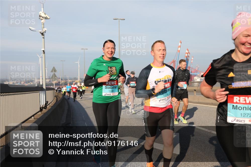 03.10.2025 - Köhlbrandbrückenlauf Yannick Fuchs http://msf.ph/oto/9176146 03.10.2025 08:46:18 Position 2 3186, 1314, 1272 meine-sportfotos.de