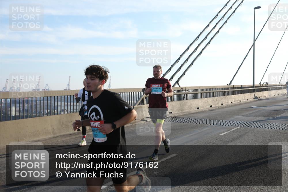 03.10.2025 - Köhlbrandbrückenlauf Yannick Fuchs http://msf.ph/oto/9176162 03.10.2025 08:25:33 Position 1 2901, 1309 meine-sportfotos.de