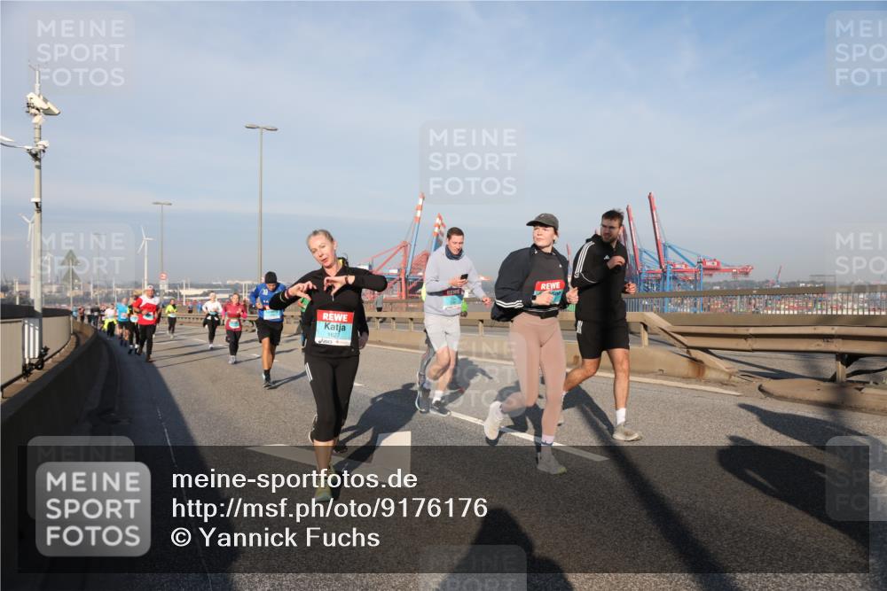 03.10.2025 - Köhlbrandbrückenlauf Yannick Fuchs http://msf.ph/oto/9176176 03.10.2025 08:46:21 Position 2 1627 meine-sportfotos.de