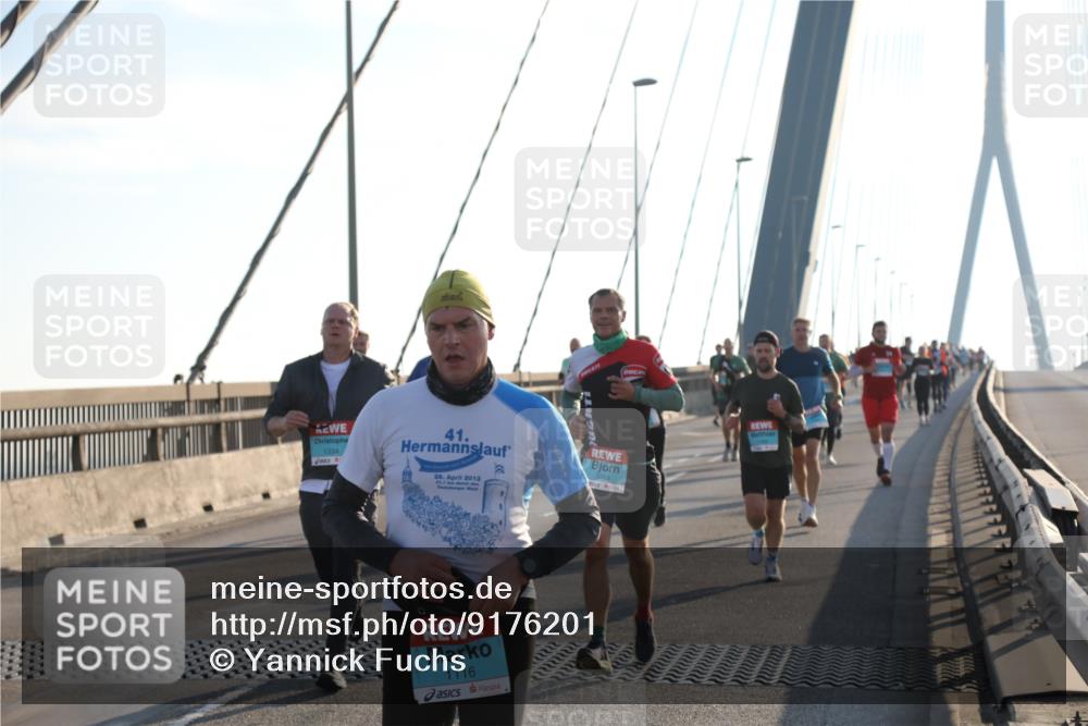 03.10.2025 - Köhlbrandbrückenlauf Yannick Fuchs http://msf.ph/oto/9176201 03.10.2025 08:25:37 Position 1 1334, 41, 29, 2012, 1116 meine-sportfotos.de