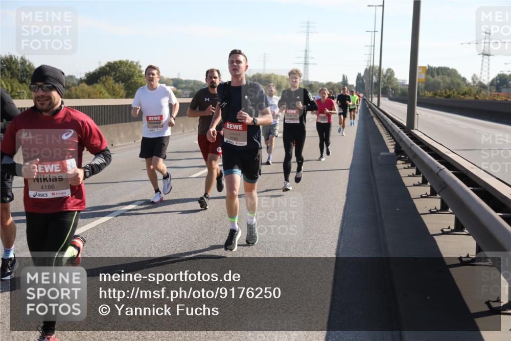 03.10.2025 - Köhlbrandbrückenlauf Yannick Fuchs http://msf.ph/oto/9176250 03.10.2025 11:13:56 Position 3 7, 4186, 6762 meine-sportfotos.de