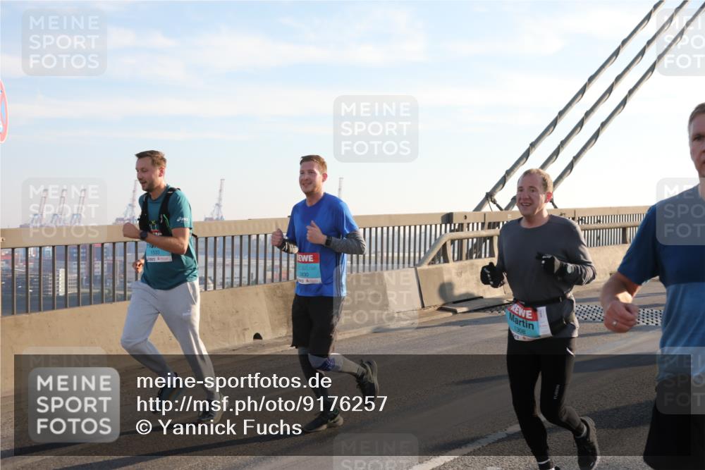 03.10.2025 - Köhlbrandbrückenlauf Yannick Fuchs http://msf.ph/oto/9176257 03.10.2025 08:25:42 Position 1 1533, 8830, 1308 meine-sportfotos.de