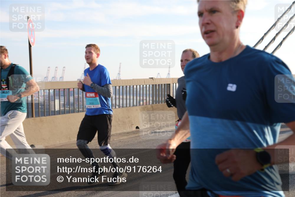 03.10.2025 - Köhlbrandbrückenlauf Yannick Fuchs http://msf.ph/oto/9176264 03.10.2025 08:25:42 Position 1 3830 meine-sportfotos.de