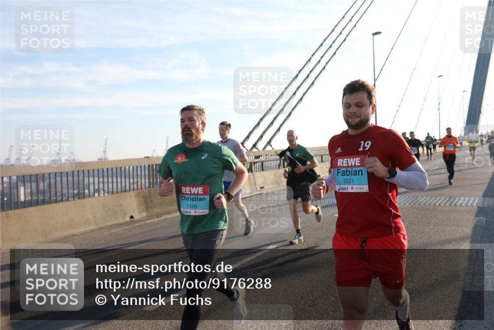 03.10.2025 - Köhlbrandbrückenlauf Yannick Fuchs http://msf.ph/oto/9176288 03.10.2025 08:25:45 Position 1 1105, 19, 3521 meine-sportfotos.de