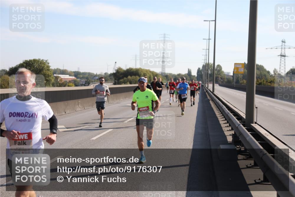 03.10.2025 - Köhlbrandbrückenlauf Yannick Fuchs http://msf.ph/oto/9176307 03.10.2025 11:14:02 Position 3 15, 2025, 5967, 4084 meine-sportfotos.de