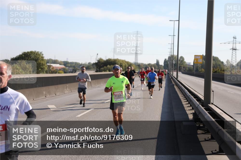 03.10.2025 - Köhlbrandbrückenlauf Yannick Fuchs http://msf.ph/oto/9176309 03.10.2025 11:14:02 Position 3 2025 meine-sportfotos.de
