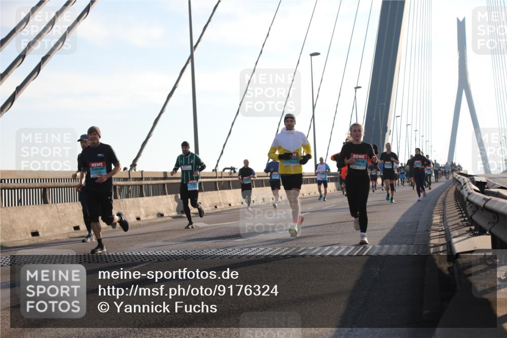 03.10.2025 - Köhlbrandbrückenlauf Yannick Fuchs http://msf.ph/oto/9176324 03.10.2025 08:25:48 Position 1  meine-sportfotos.de