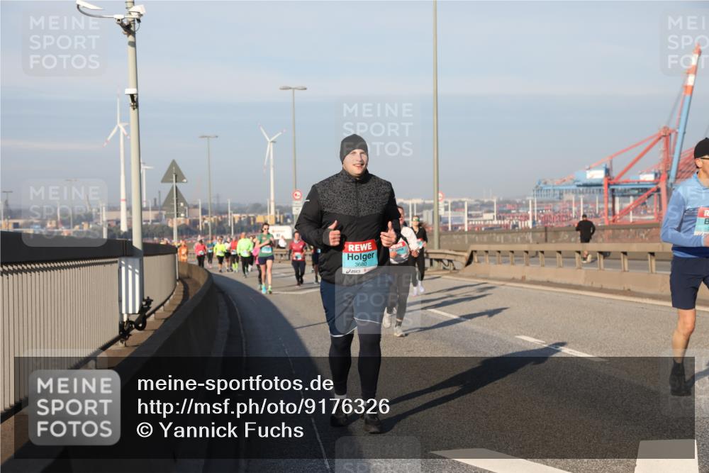 03.10.2025 - Köhlbrandbrückenlauf Yannick Fuchs http://msf.ph/oto/9176326 03.10.2025 08:46:38 Position 2 3680 meine-sportfotos.de