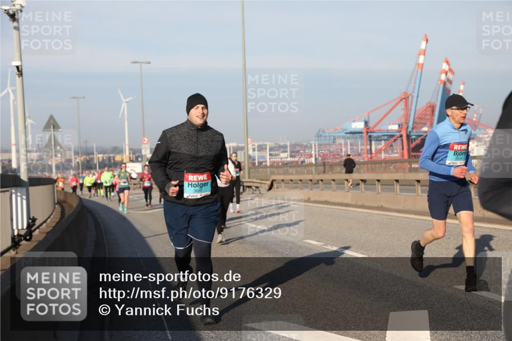 03.10.2025 - Köhlbrandbrückenlauf Yannick Fuchs http://msf.ph/oto/9176329 03.10.2025 08:46:38 Position 2 3680, 3124 meine-sportfotos.de