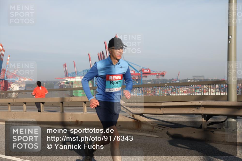 03.10.2025 - Köhlbrandbrückenlauf Yannick Fuchs http://msf.ph/oto/9176343 03.10.2025 08:46:40 Position 2 3124, 118 meine-sportfotos.de