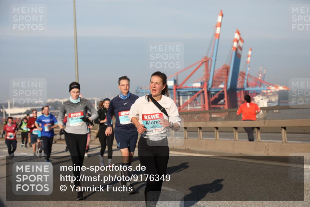 03.10.2025 - Köhlbrandbrückenlauf Yannick Fuchs http://msf.ph/oto/9176349 03.10.2025 08:46:41 Position 2 1438, 1439, 1455 meine-sportfotos.de