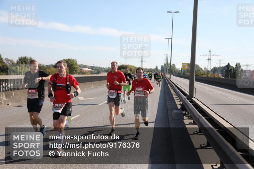 03.10.2025 - Köhlbrandbrückenlauf Yannick Fuchs http://msf.ph/oto/9176376 03.10.2025 11:14:09 Position 3 5961, 6484, 6464 meine-sportfotos.de