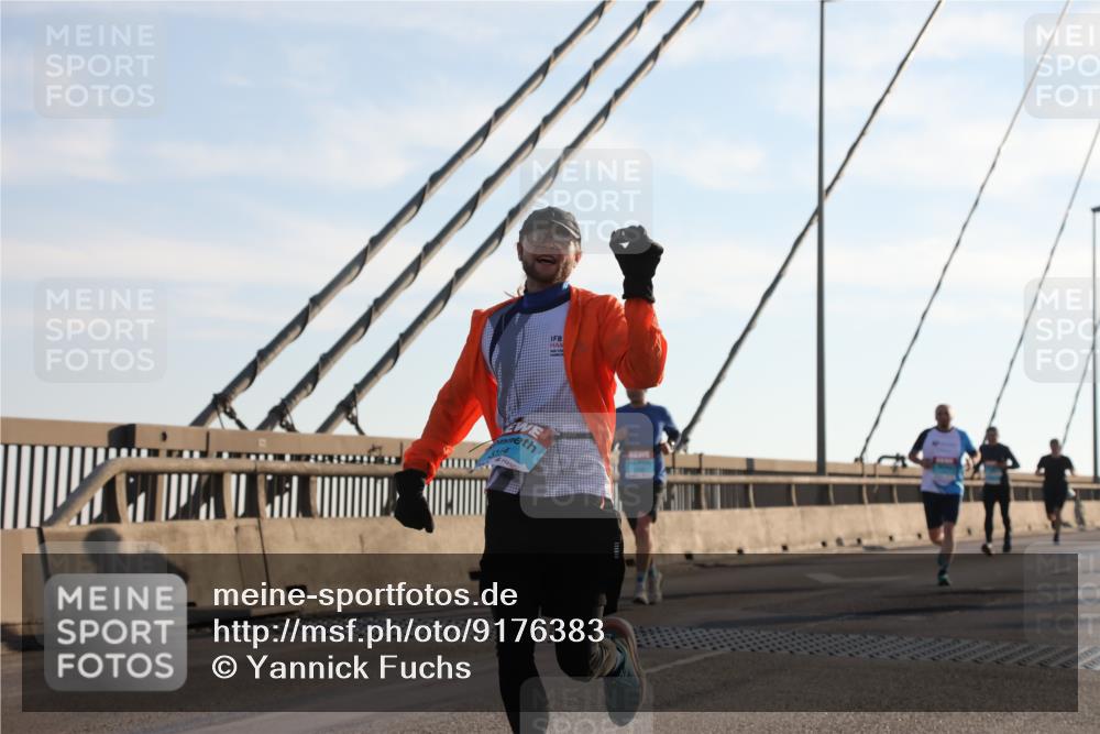03.10.2025 - Köhlbrandbrückenlauf Yannick Fuchs http://msf.ph/oto/9176383 03.10.2025 08:25:53 Position 1 3164 meine-sportfotos.de