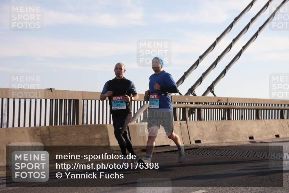 03.10.2025 - Köhlbrandbrückenlauf Yannick Fuchs http://msf.ph/oto/9176398 03.10.2025 08:25:54 Position 1 1468, 2798 meine-sportfotos.de