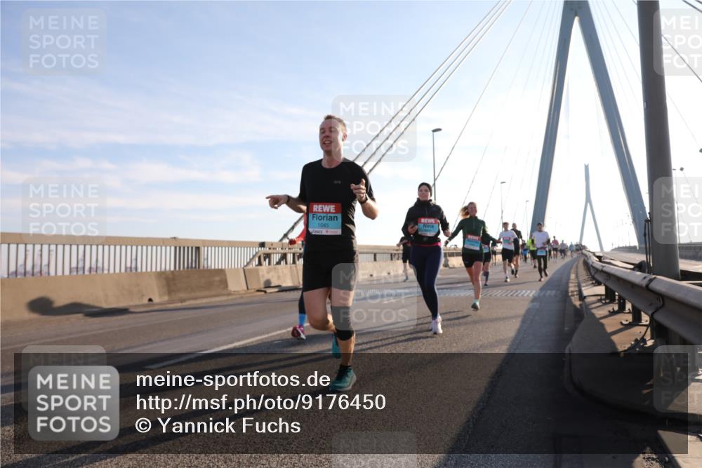 03.10.2025 - Köhlbrandbrückenlauf Yannick Fuchs http://msf.ph/oto/9176450 03.10.2025 08:25:58 Position 1 1045 meine-sportfotos.de