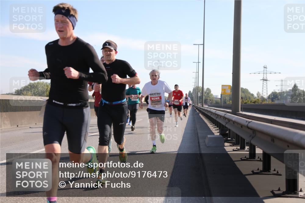 03.10.2025 - Köhlbrandbrückenlauf Yannick Fuchs http://msf.ph/oto/9176473 03.10.2025 11:14:21 Position 3 2012 meine-sportfotos.de