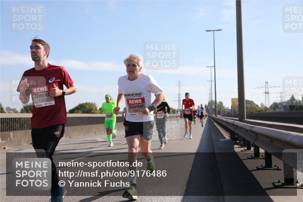 03.10.2025 - Köhlbrandbrückenlauf Yannick Fuchs http://msf.ph/oto/9176486 03.10.2025 11:14:23 Position 3 4554, 2012, 2012, 4261 meine-sportfotos.de