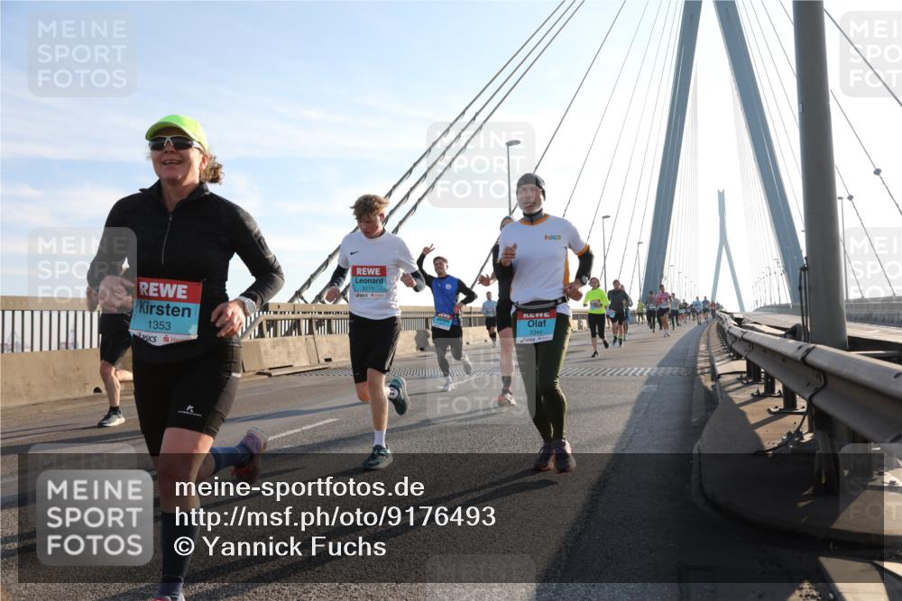 03.10.2025 - Köhlbrandbrückenlauf Yannick Fuchs http://msf.ph/oto/9176493 03.10.2025 08:26:01 Position 1 1353, 3111, 3344 meine-sportfotos.de