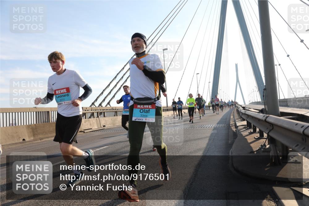 03.10.2025 - Köhlbrandbrückenlauf Yannick Fuchs http://msf.ph/oto/9176501 03.10.2025 08:26:01 Position 1 3111, 3344 meine-sportfotos.de