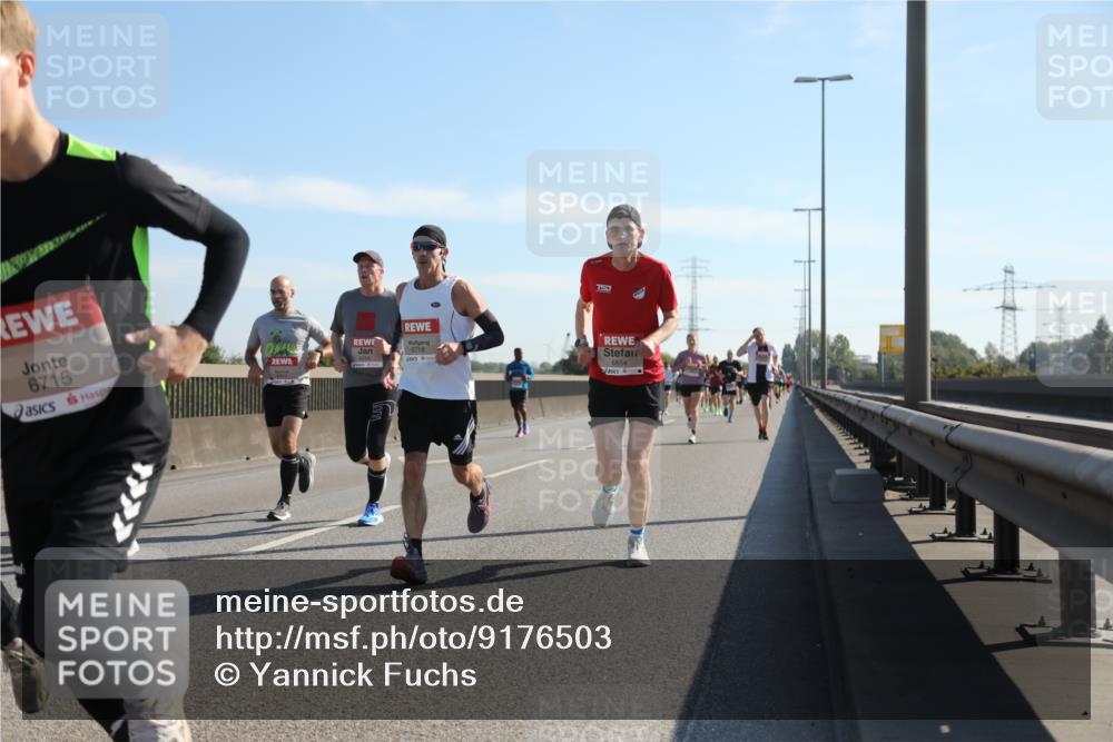 03.10.2025 - Köhlbrandbrückenlauf Yannick Fuchs http://msf.ph/oto/9176503 03.10.2025 11:14:25 Position 3 6715, 6718, 15, 6654 meine-sportfotos.de