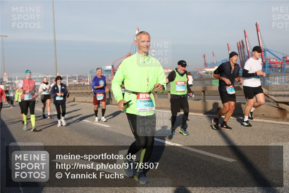 03.10.2025 - Köhlbrandbrückenlauf Yannick Fuchs http://msf.ph/oto/9176507 03.10.2025 08:46:53 Position 2 1843 meine-sportfotos.de