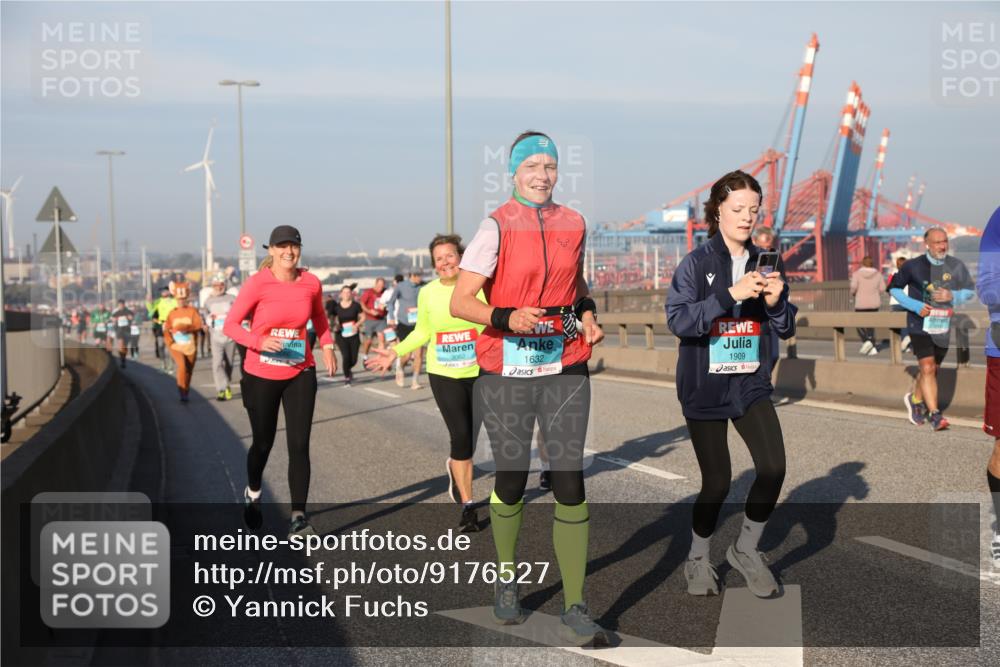 03.10.2025 - Köhlbrandbrückenlauf Yannick Fuchs http://msf.ph/oto/9176527 03.10.2025 08:46:55 Position 2 3062, 1632, 1909 meine-sportfotos.de