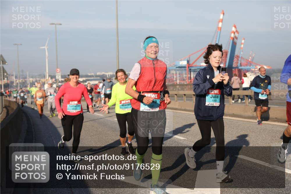 03.10.2025 - Köhlbrandbrückenlauf Yannick Fuchs http://msf.ph/oto/9176529 03.10.2025 08:46:55 Position 2 3060, 3062, 1632, 1909 meine-sportfotos.de